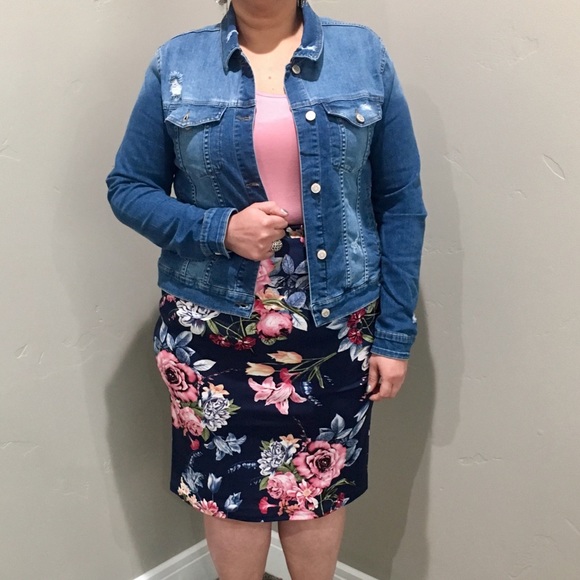 Plus Size Navy Floral Pencil Skirt - Picture 6 of 7